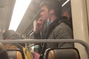 醉汉地铁上摘口罩吐唾沫抹把手 被比利时警方逮捕缩略图