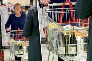 对抗疫情有信心 德国总理默克尔现身超市购物缩略图