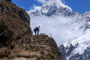 因为疫情，数百登山者被困喜马拉雅山缩略图
