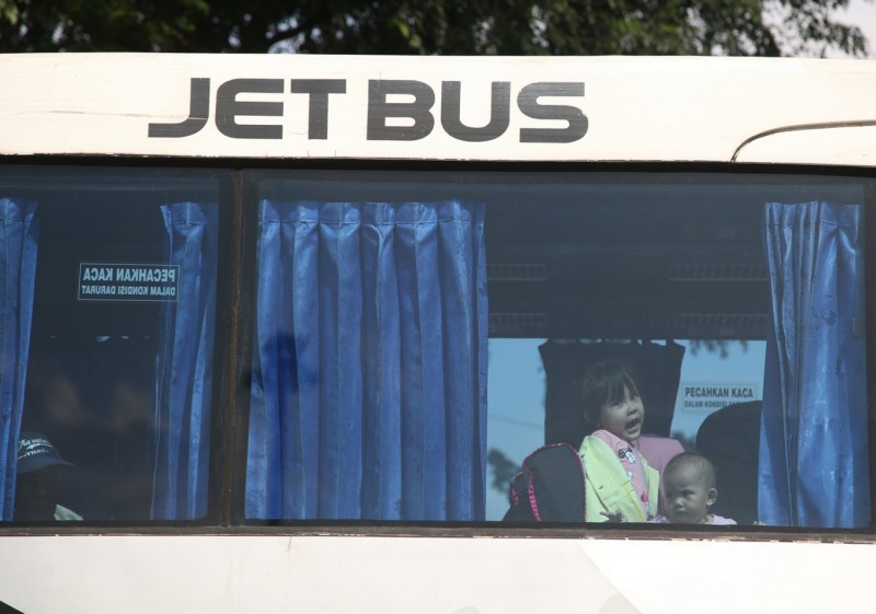 印尼首都雅加达拟暂时关闭城际和省际公共交通巴士