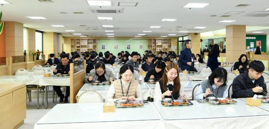 韩国施行公务员抗疫新规：下班直接回家 禁止出差