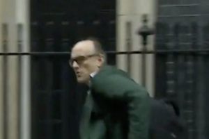 英首相检测呈阳性，首相顾问“逃跑”画面被疯传缩略图