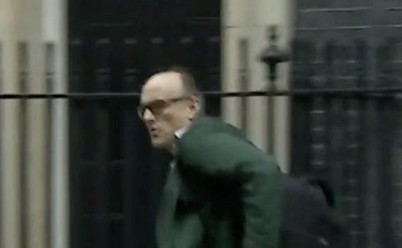 英首相检测呈阳性，首相顾问“逃跑”画面被疯传