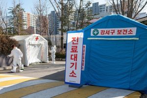 韩国新冠患者升破4200例，每100万人就有81人确诊缩略图