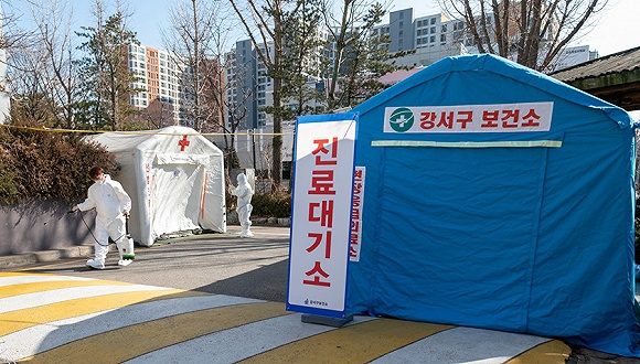 韩国新冠患者升破4200例，每100万人就有81人确诊