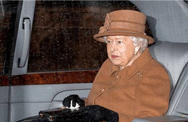 病毒来势汹汹，英女王撤离白金汉宫