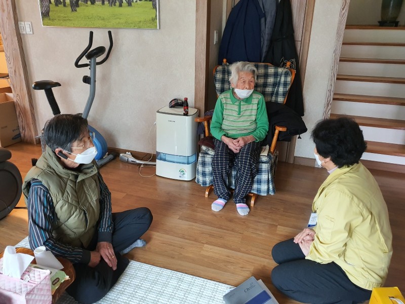 96岁！韩国最高龄新冠肺炎康复者出院