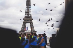 法国举行首个恐袭遇难者国家哀悼日活动缩略图