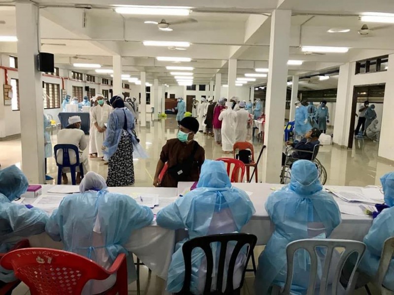 马来西亚紧急行动 对一集会场所实施全面消毒作业