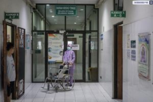 印尼2名新冠肺炎患者去世缩略图