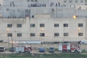 约旦伊尔比德监狱发生暴动 至少2人死亡缩略图