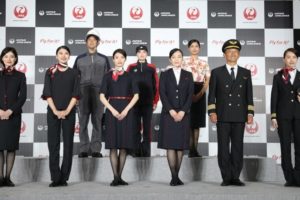 日本航空将允许空姐不穿高跟鞋：为了健康和安全缩略图