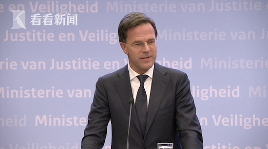 荷兰首相刚呼吁不要握手 下一秒变“反面教材”