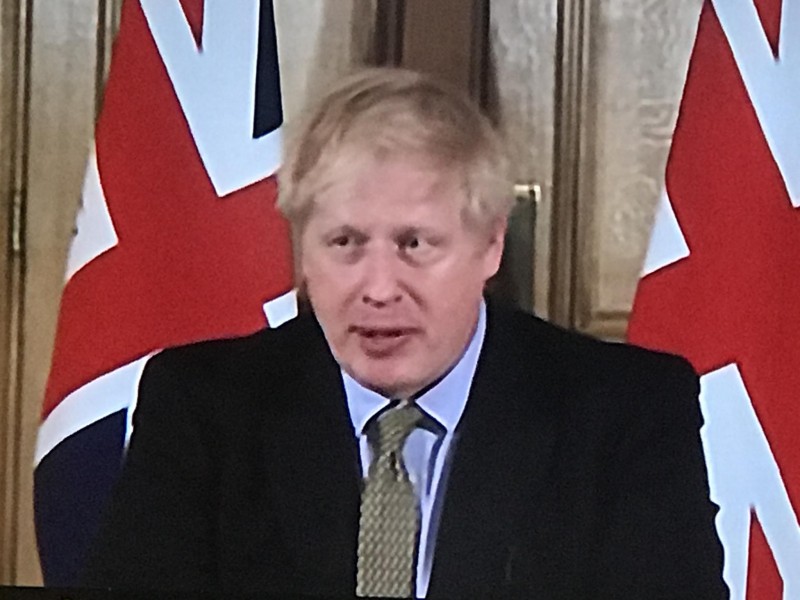 英国首相宣布 ：学校停课 ！考试取消！