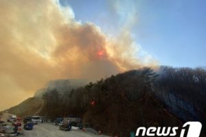 突发！韩国一直升机坠毁 扑救山火时遭遇强风缩略图