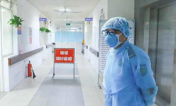 越南岘港3名新冠肺炎感染者病愈出院