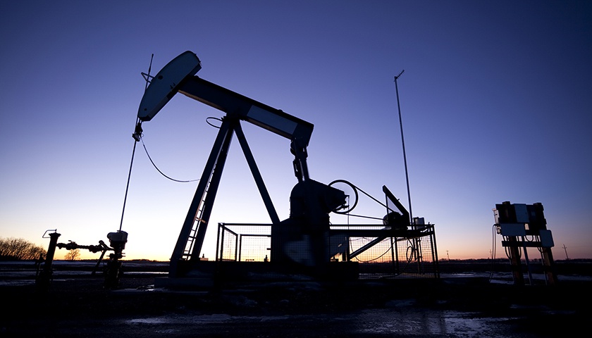 油价继续跳水 美油6月期货跌至11.57美元/桶