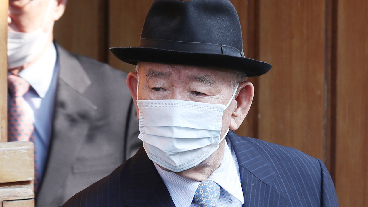 韩国89岁前总统全斗焕出庭受审 家门口警察堵成人墙