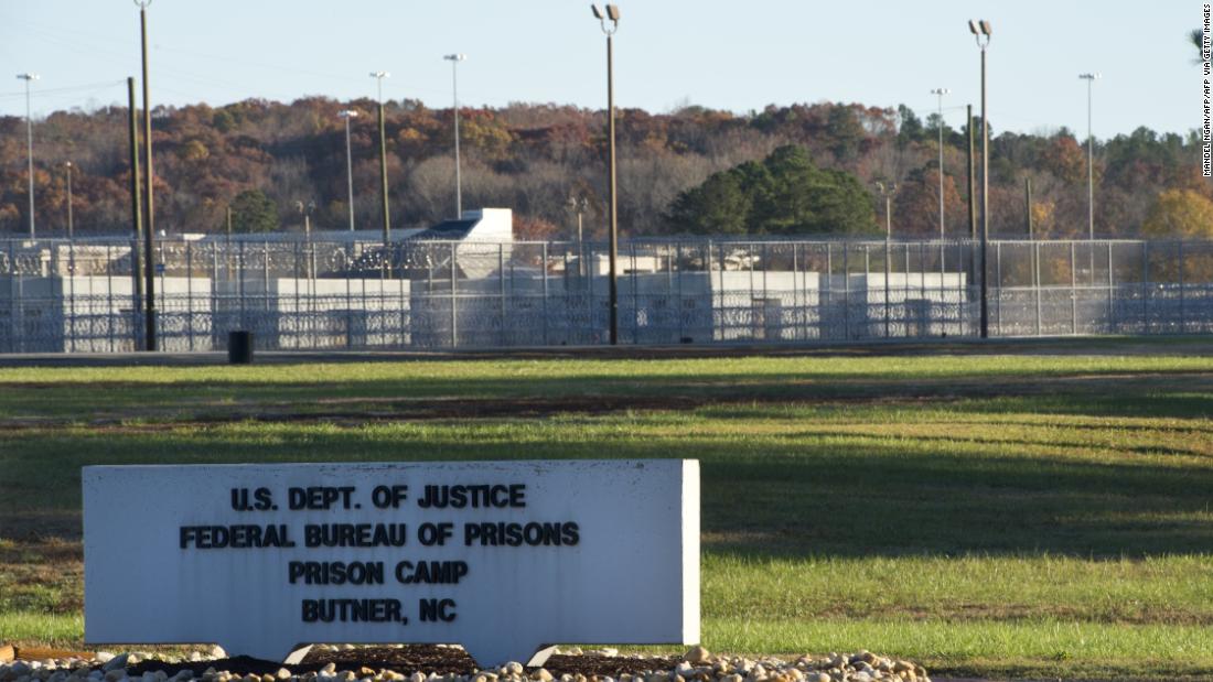 美国北卡罗来纳州一监狱83人确诊 囚犯每周领1个口罩