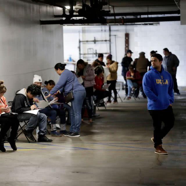 救济申请者暴增20倍，美媒：美国实际失业率或达15%