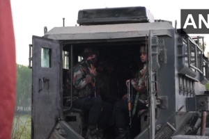 印度安全部队与武装分子在印控克什米尔地区发生交火缩略图