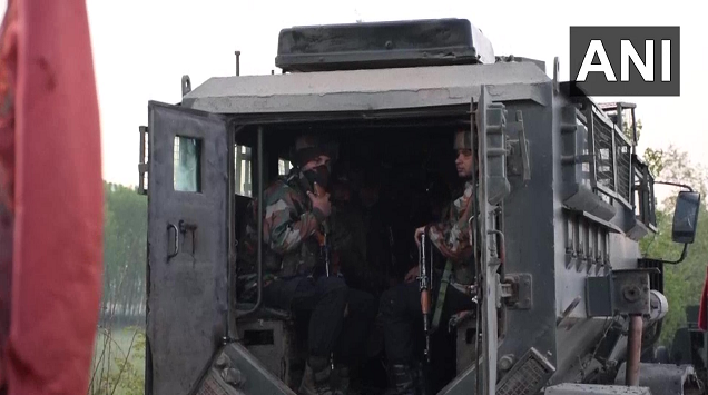 印度安全部队与武装分子在印控克什米尔地区发生交火
