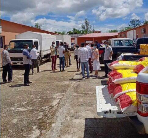 安哥拉华人捐赠生活物资帮助当地民众度过疫情难关