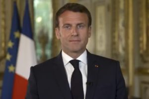 法国总统马克龙：感谢救助和重建巴黎圣母院的人们缩略图