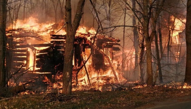 乌克兰切尔诺贝利地区森林灭火作业仍在继续