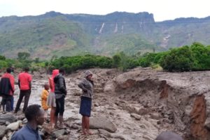 肯尼亚西部强降雨引发泥石流 至少15人失踪缩略图