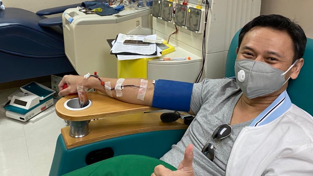 菲律宾参议员治愈后带头捐血浆