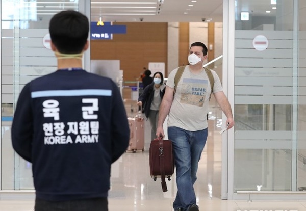 7名外国人违反隔离规定被韩国驱逐出境，4人是留学生