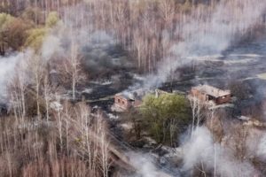 切尔诺贝利火灾持续 乌克兰已出动2500人灭火缩略图