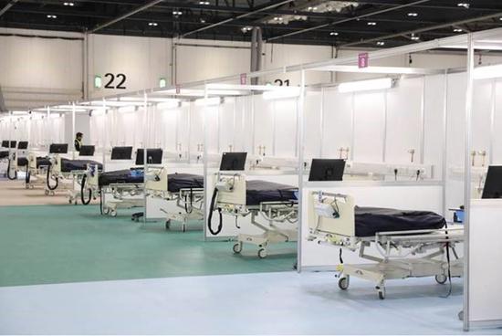 伦敦“方舱医院”投用：4000张床位配呼吸机全收重症