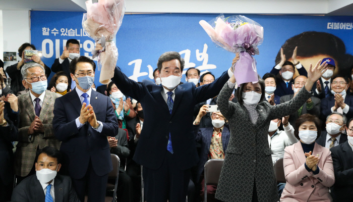 韩国时隔30年诞生超级执政党 文在寅掌握政局主动权