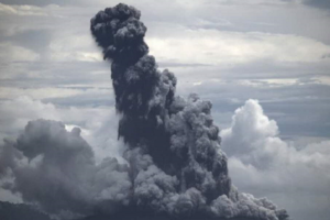 印尼喀拉喀托之子火山喷发缩略图