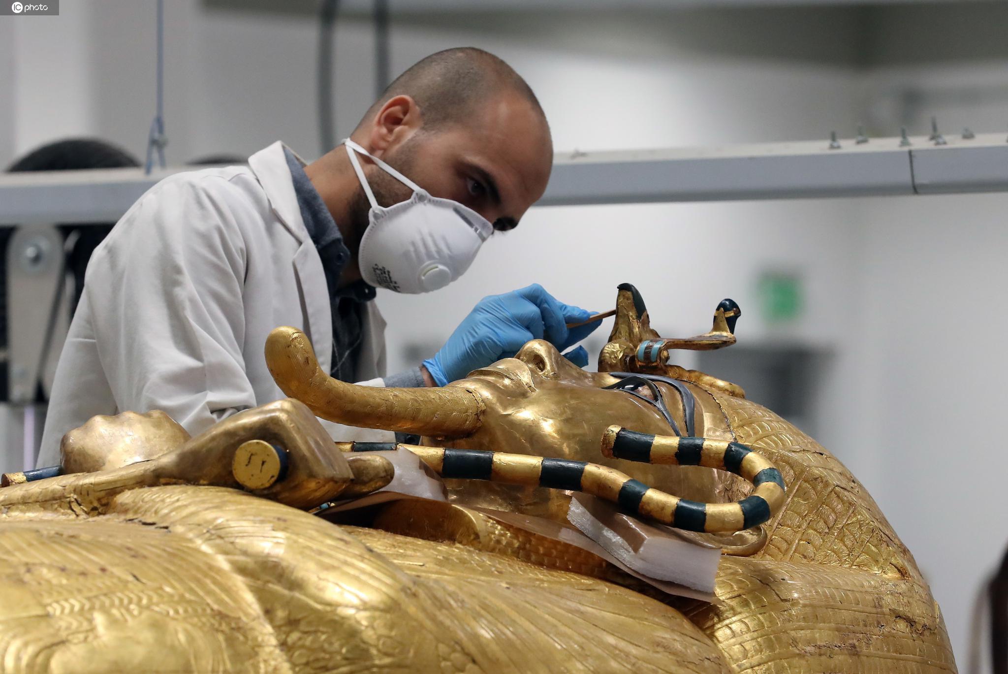 镀金层开裂 埃及图坦卡蒙法老金棺首次修复