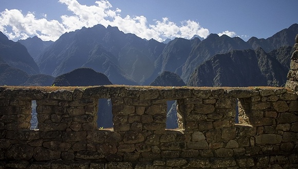 秘鲁“锁国”：围城内外，艰难归去来