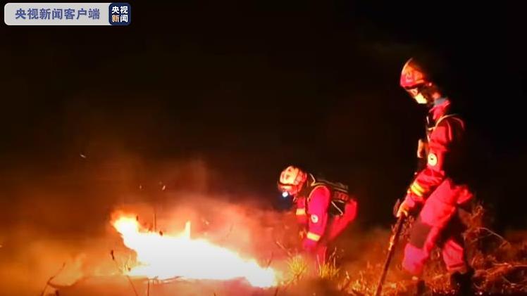 韩国安东一带山火持续 已有上千名消防员投入灭火