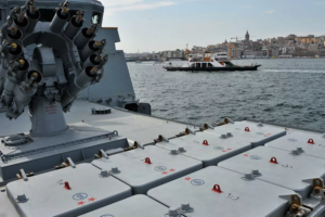 俄罗斯导弹护卫舰在黑海举行演习缩略图