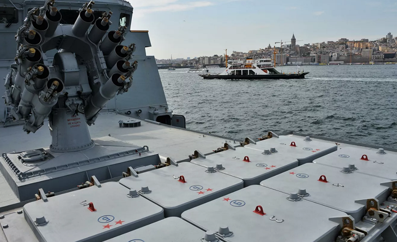 俄罗斯导弹护卫舰在黑海举行演习