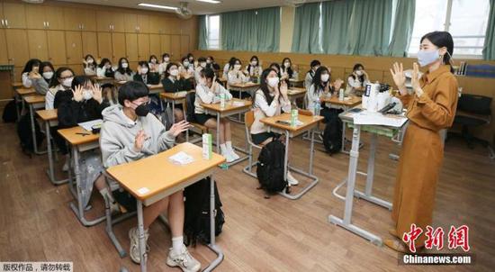 韩国乘航班须戴口罩 超五百所学校推迟开学