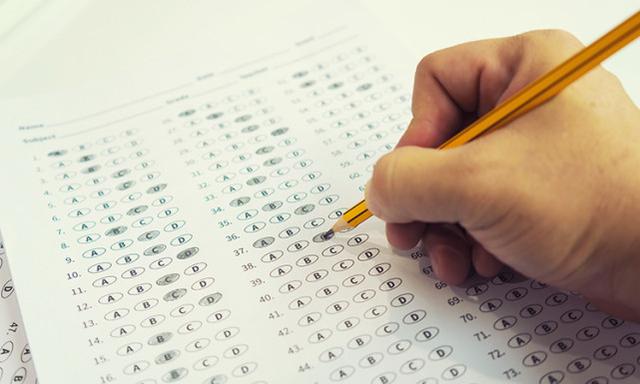 美国一高中“高考”俩考生检测阳性 接触者多达200人